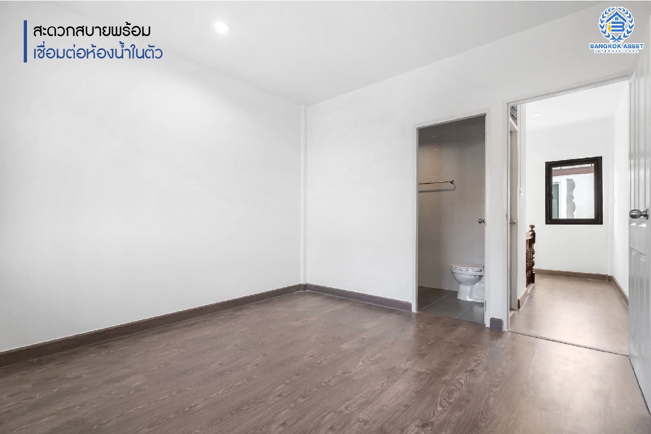 บ้านมือสองตกแต่งใหม่ บนทำเลที่ดีที่สุด! หน้าโครงการติด MRT "สถานีไทรม้า" ม.ซื่อตรง พระนั่งเกล้า-ท่าอิฐ ทาวน์เฮ้าส์หลังใหญ่ เนื้อที่ 26 ตร.ว. ฟังก์ชันจัดเต็ม 3 ห้องนอน 2 ห้องน้ำ 2 ที่จอดรถ ทำเลใกล้ เซ็นทรัลรัตนาธิเบศร์ และทางด่วน "งามวงศ์วาน"